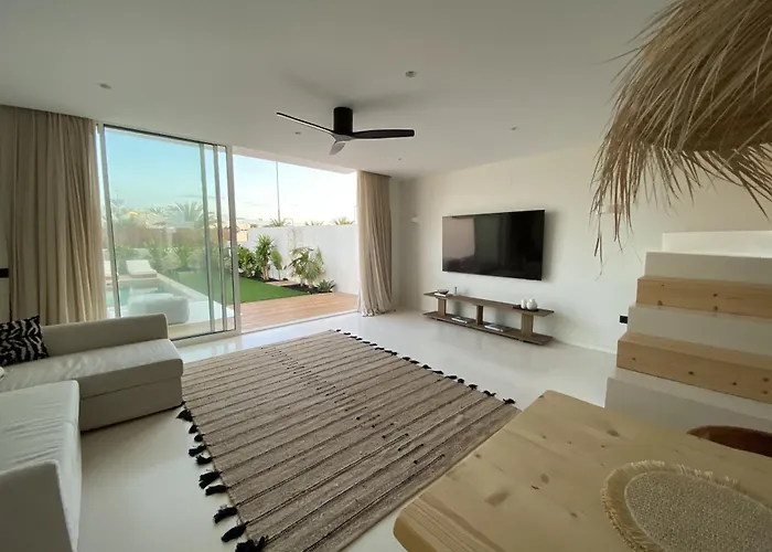 Villa Casa Damar With Sea View & Heated Pool